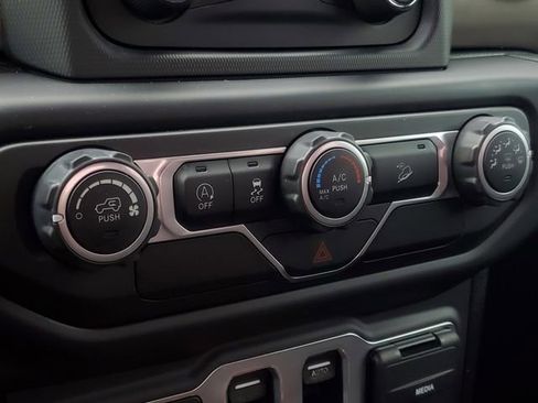 Used 2018 Jeep Wrangler Sport image 21