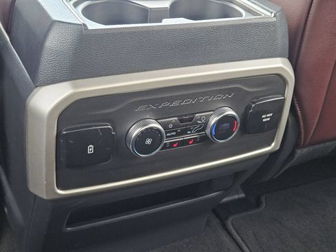 Used 2024 Ford Expedition Limited w/ Excursion Package AWD/4WD image 18