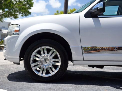 Used 2014 Lincoln Navigator L 2WD image 5