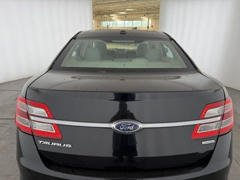 Used 2016 Ford Taurus SE FWD image 4