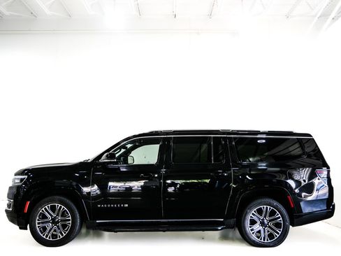 Used 2024 Jeep Wagoneer L Series II w/ Flexible Seating Group AWD/4WD image 4