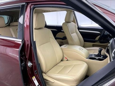 Used 2016 Toyota Highlander XLE image 7