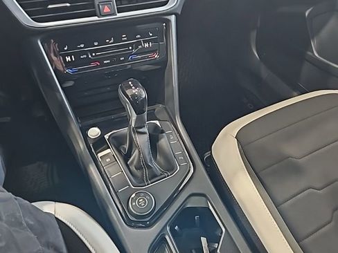New 2026 Volkswagen Taos SE AWD/4WD image 32