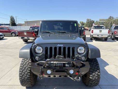 Used 2017 Jeep Wrangler Unlimited Rubicon w/ Cold Weather Group AWD/4WD image 9
