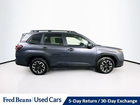 Used 2025 Subaru Forester Premium image 9