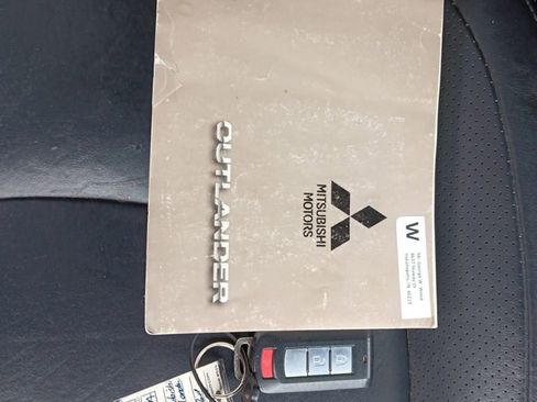 Used 2010 Mitsubishi Outlander XLS AWD/4WD image 36