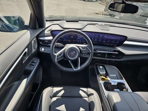 Used 2025 Buick Enclave Avenir AWD/4WD image 12