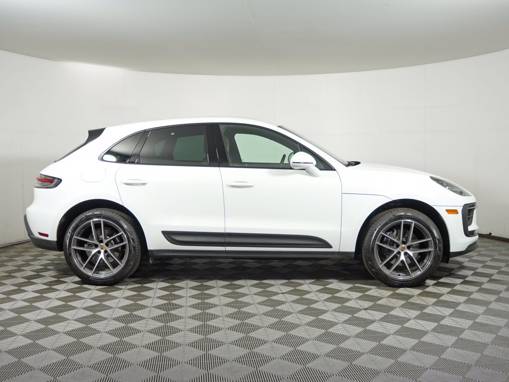 Certified 2025 Porsche Macan AWD/4WD image 8