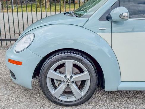 Used 2010 Volkswagen Beetle Final Edition image 27