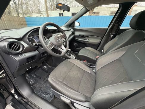 Used 2019 Nissan Kicks S image 16