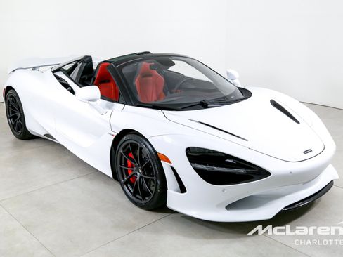 Used 2026 McLaren 750S Spider RWD image 4