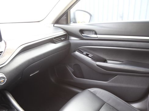 Used 2025 Nissan Altima 2.5 SL FWD image 17