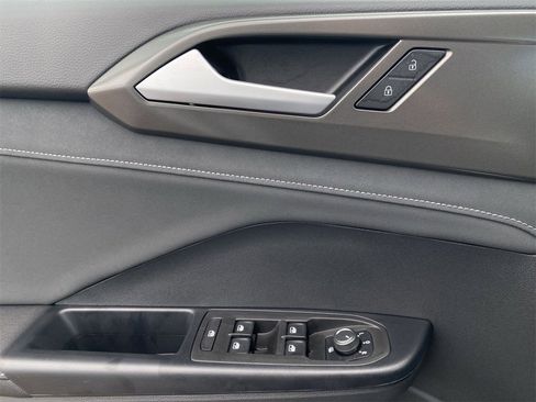 New 2026 Volkswagen Taos SE image 17