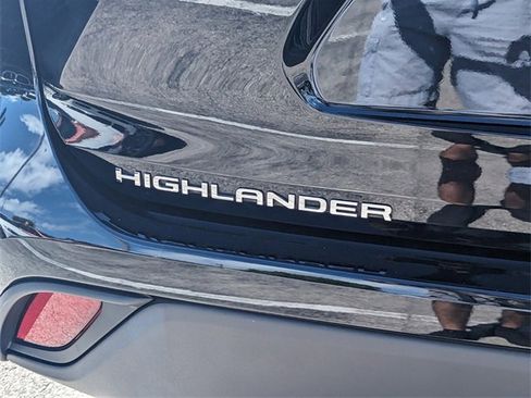 Used 2023 Toyota Highlander XLE image 17