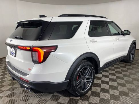 Used 2025 Ford Explorer ST AWD/4WD image 7