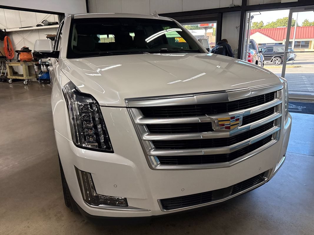 Used 2016 Cadillac Escalade Premium AWD/4WD image 12