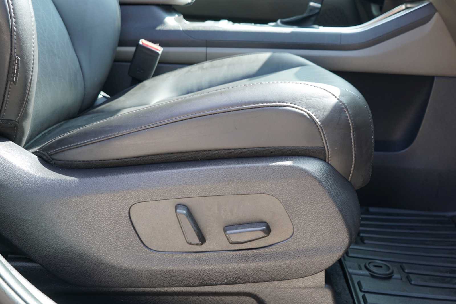 Certified 2025 Kia Carnival EX FWD image 25