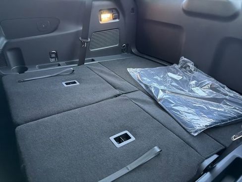 New 2026 Ford Explorer ST-Line w/ ST-Line Street Pack image 12