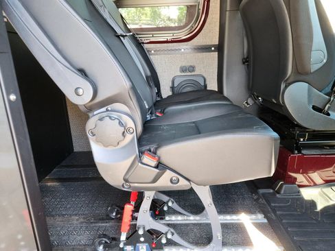 Used 2024 Mercedes-Benz Sprinter 2500 image 38