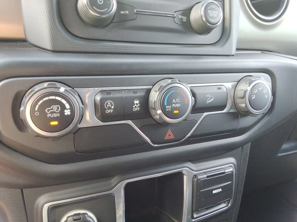 Used 2018 Jeep Wrangler Unlimited Sport AWD/4WD image 35