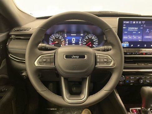 Used 2026 Jeep Compass Limited AWD/4WD image 15