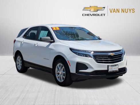 Used 2023 Chevrolet Equinox LS w/ LS Convenience Package FWD image 3