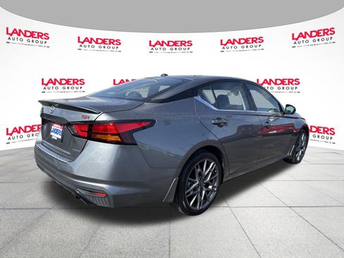 Used 2023 Nissan Altima 2.0 SR image 3