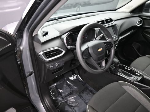 Used 2023 Chevrolet TrailBlazer LS FWD image 12