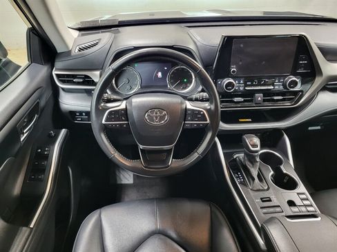Used 2024 Toyota Highlander XLE AWD/4WD image 50