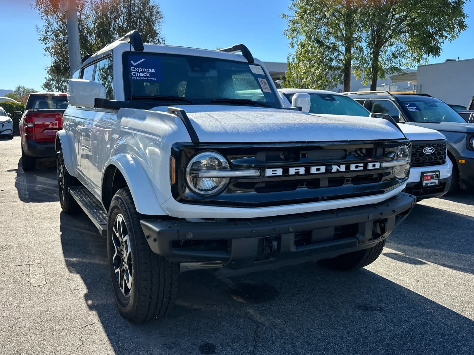 Used 2024 Ford Bronco Outer Banks AWD/4WD image 2