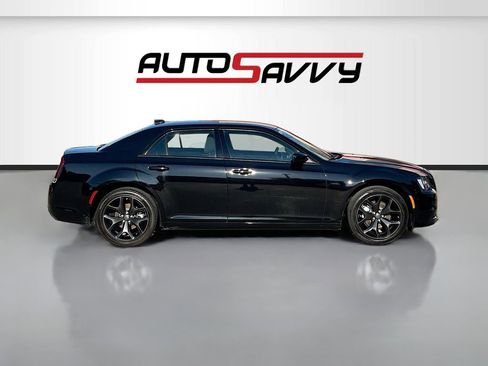 Used 2023 Chrysler 300 Touring w/ Sport Appearance Package RWD image 8