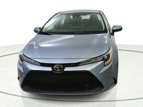 Used 2022 Toyota Corolla LE FWD image 2