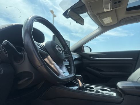 Used 2023 Nissan Altima 2.5 SL FWD image 38