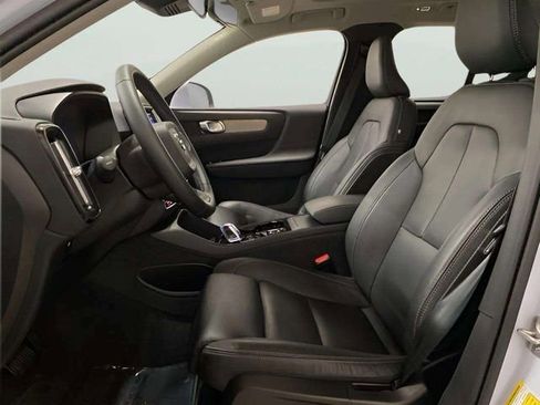 Used 2025 Volvo XC40 B5 Plus image 71