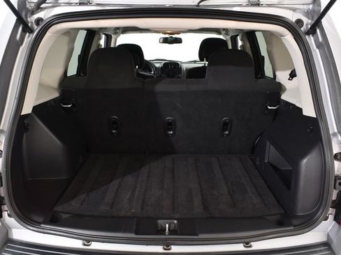 Used 2017 Jeep Patriot Latitude FWD image 20