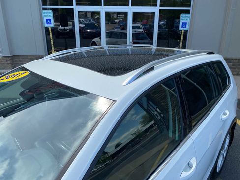 Used 2017 Volkswagen Golf Alltrack S AWD/4WD image 5