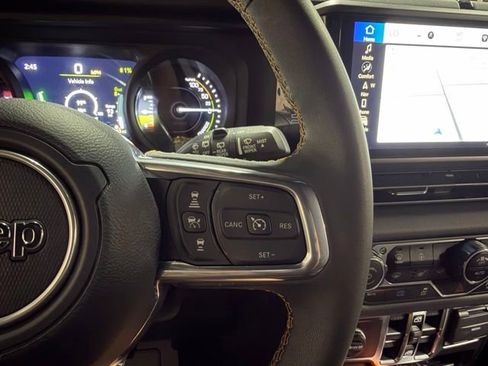 Used 2024 Jeep Wrangler Unlimited Sahara w/ Technology Group AWD/4WD image 25