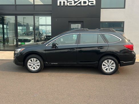 Used 2019 Subaru Outback 2.5i AWD/4WD image 6