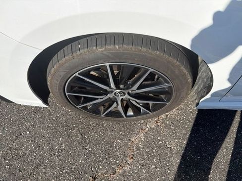 Used 2021 Toyota Camry SE FWD image 9