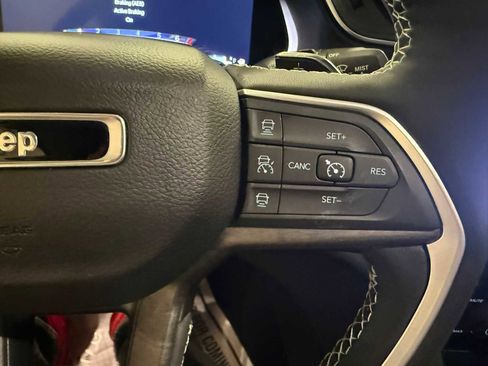 Used 2024 Jeep Grand Cherokee Limited w/ Luxury Tech Group II image 30