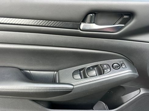 Used 2024 Nissan Altima 2.5 SV image 11