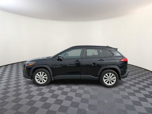 Used 2022 Toyota Corolla Cross LE image 6