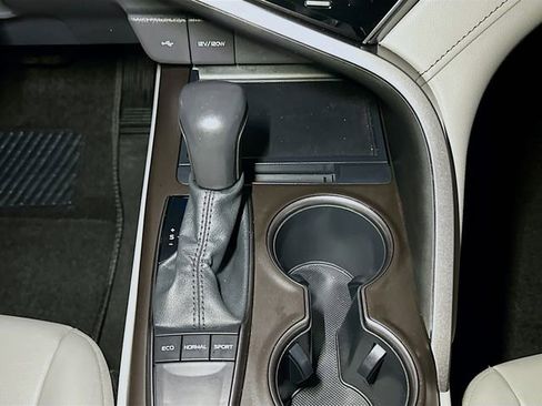 Used 2022 Toyota Camry SE image 32