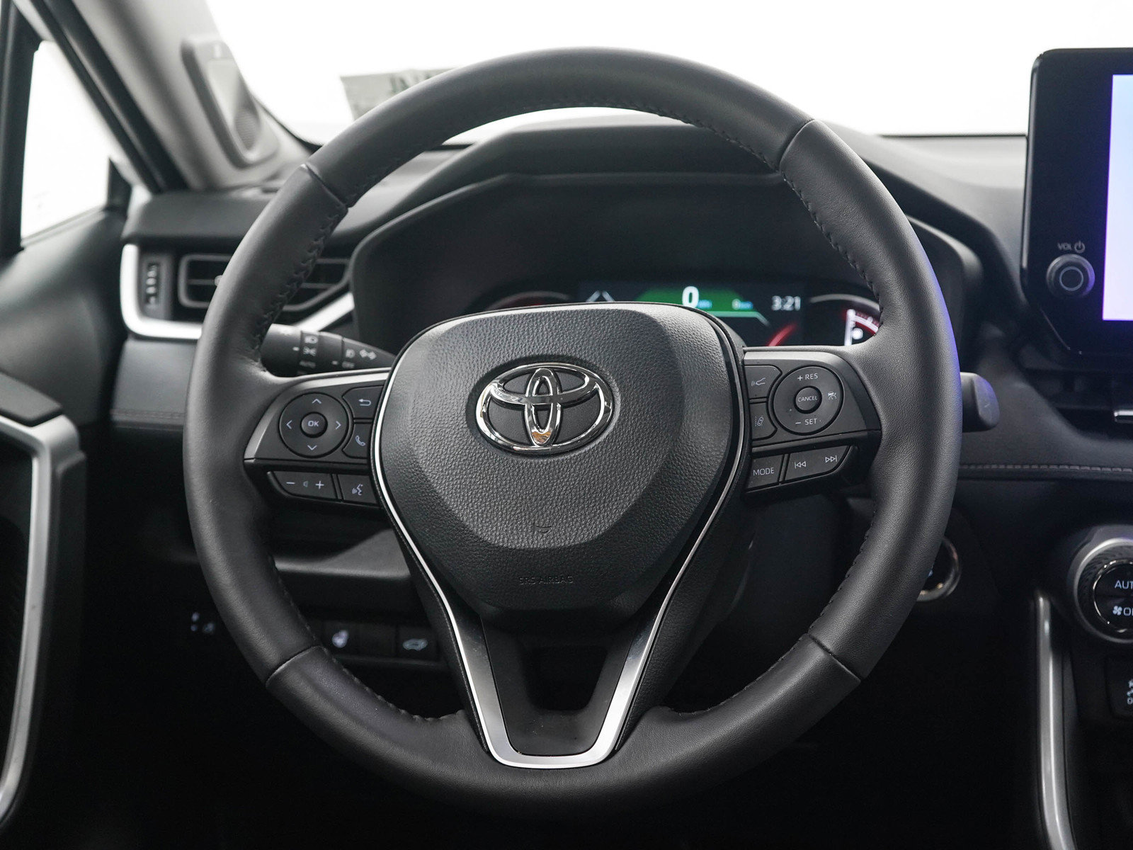 Used 2025 Toyota RAV4 XLE Premium w/ Weather Package AWD/4WD image 17
