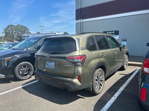 Used 2025 Subaru Forester Touring w/ Popular Package - Touring AWD/4WD image 3