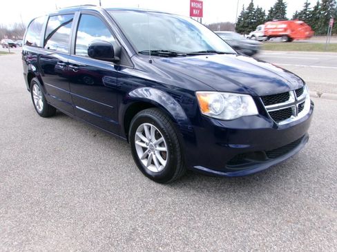 Used 2014 Dodge Grand Caravan SXT image 2