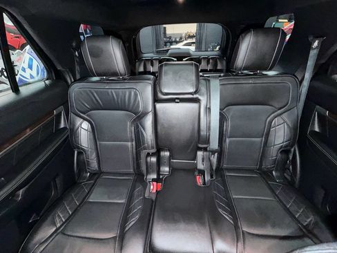 Used 2019 Ford Explorer Platinum AWD/4WD image 36