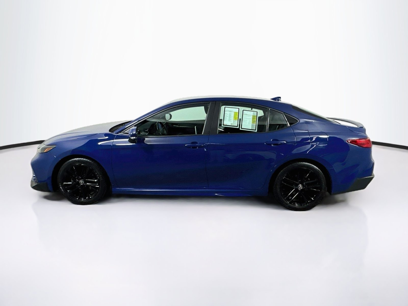 Used 2025 Toyota Camry SE FWD image 4