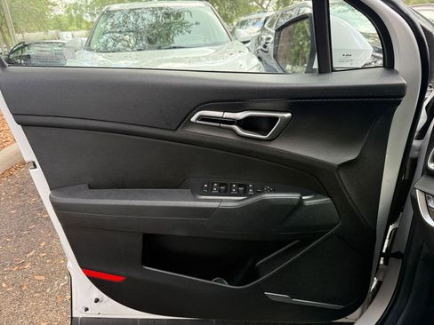 Used 2025 Kia Sportage LX FWD image 18