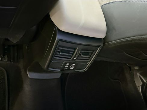 Used 2025 Subaru Forester Premium AWD/4WD image 27